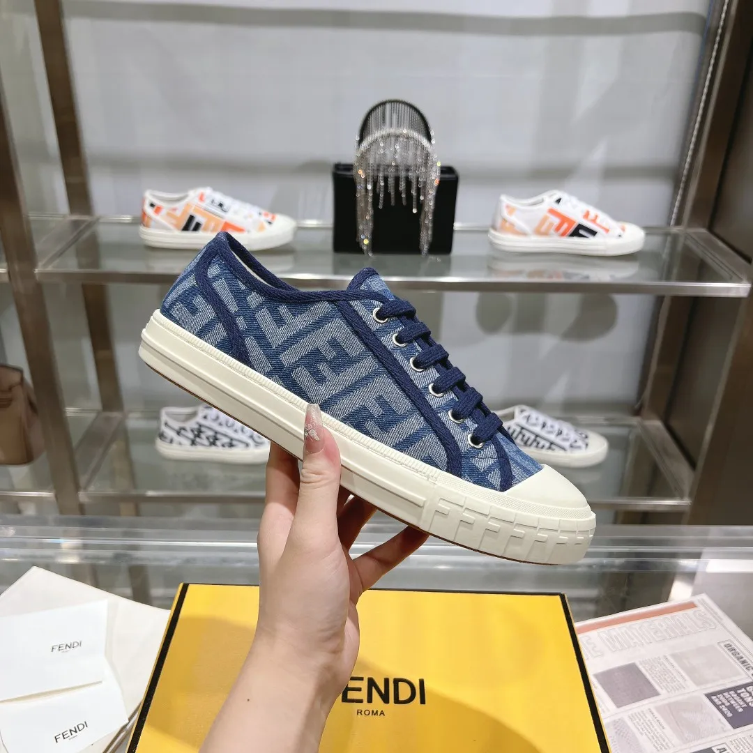 Couple style 💰460❤️Fendi Fendi's latest couple canvas shoes ❑ Fabric: Original customized imported jacquard canvas material ❑ Inner lining: Imported canvas material ❑ Sole: Original molded non-slip TPU outsole ❑ Bottom thickness: 2.5cm ❑ Size: Women's 35-40/Men's 39-45